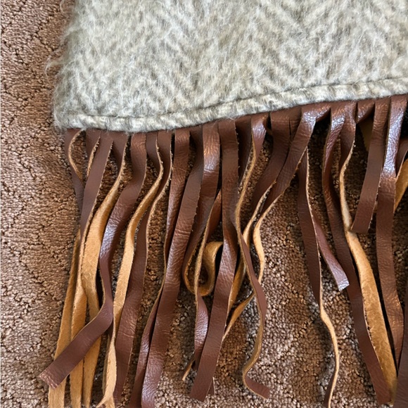 Totally Unique! Grey herringbone throw blanket with 100% leather fringe. - Picture 3 of 9